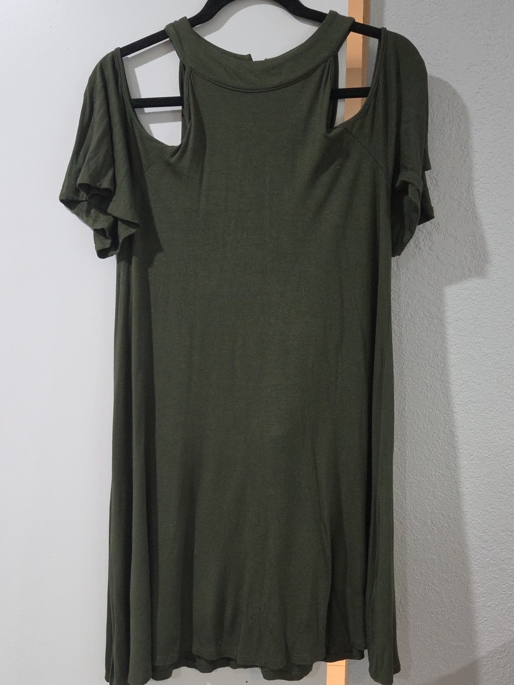 VENUS Olive Green Cold-Shoulder Midi Dress